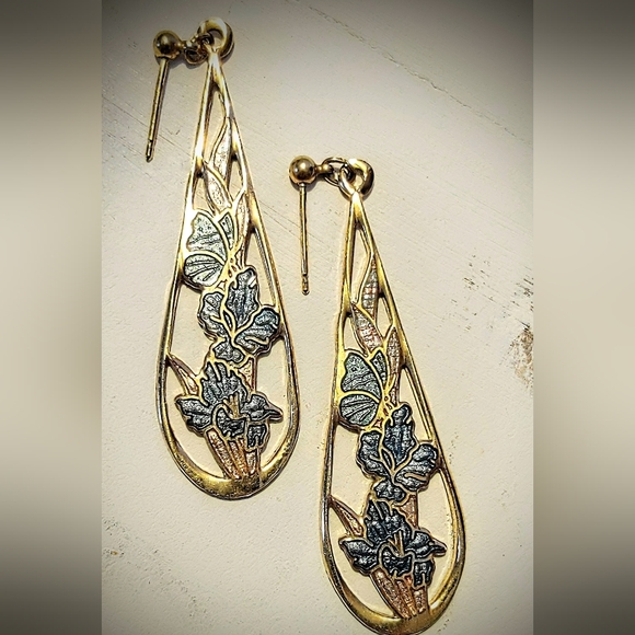 Vintage Fish and Crown Post Earrings - Picture 5 of 7